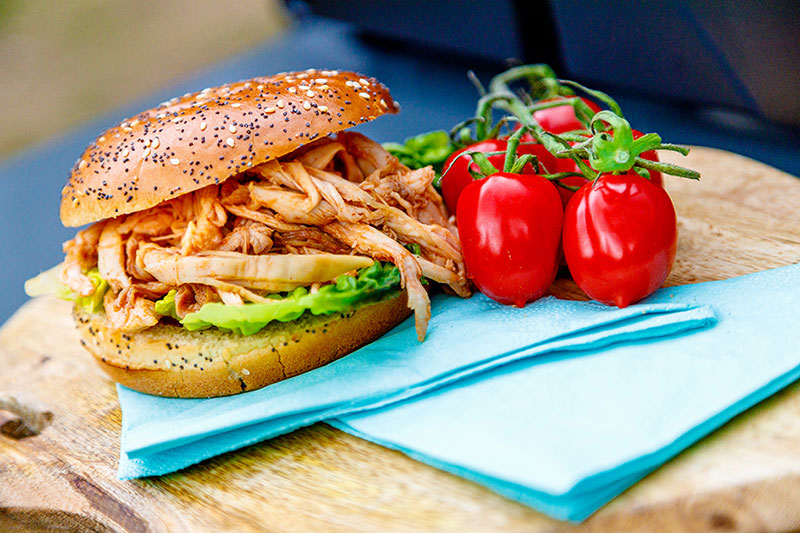 Broodje pulled chicken
