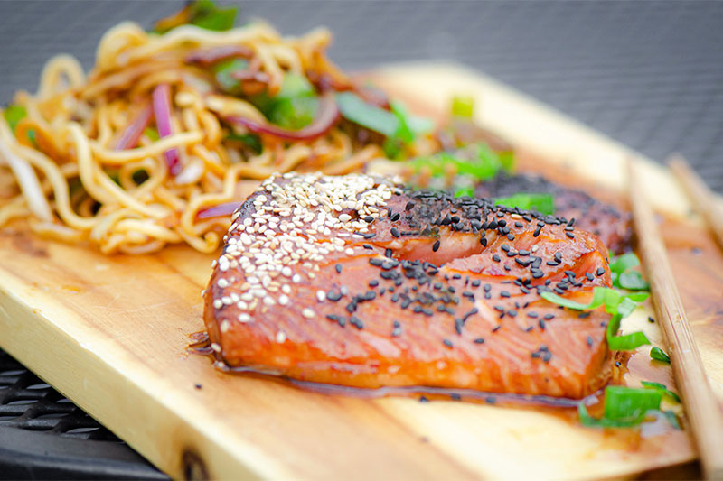 Gegrilde zalm in Aziatische marinade