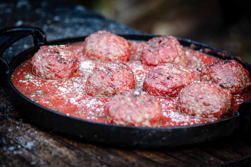 Pizza stuffed meatballs