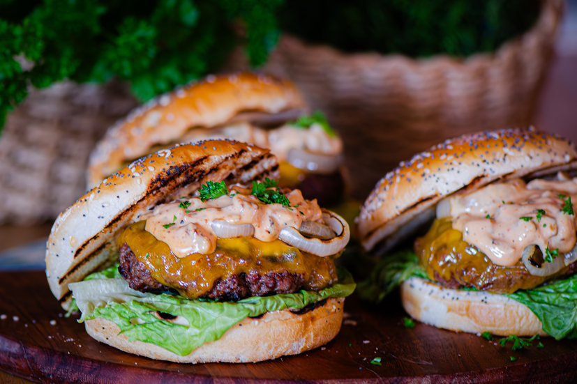 Camping burgers met baconnaise