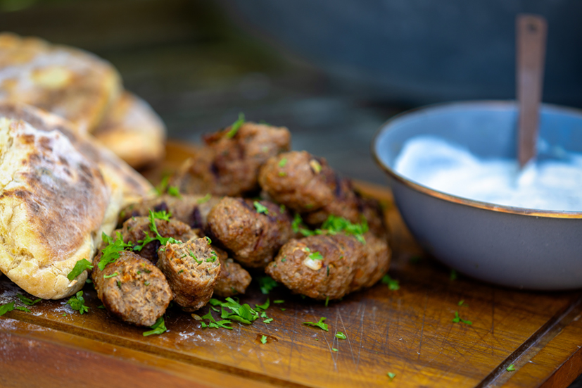 Kofta’s met zelfgemaakt flatbread en yoghurtdressing
