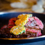 Bavette Surf & Turf met gerookte garnalenboter