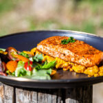 Cajun-zalm met gegrilde maïssalsa